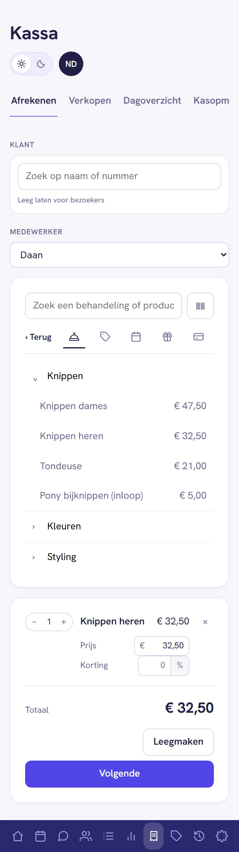 De kassa op een telefoon: Klant en Medewerker bovenaan, daaronder Diensten met Knippen heren, en onderaan de bon